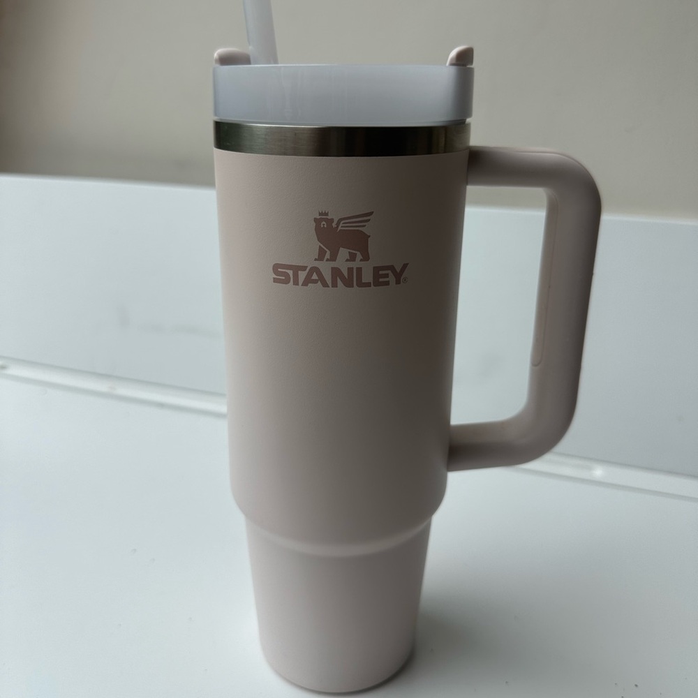 Stanley Cup 30 oz in Rose Quartz 2